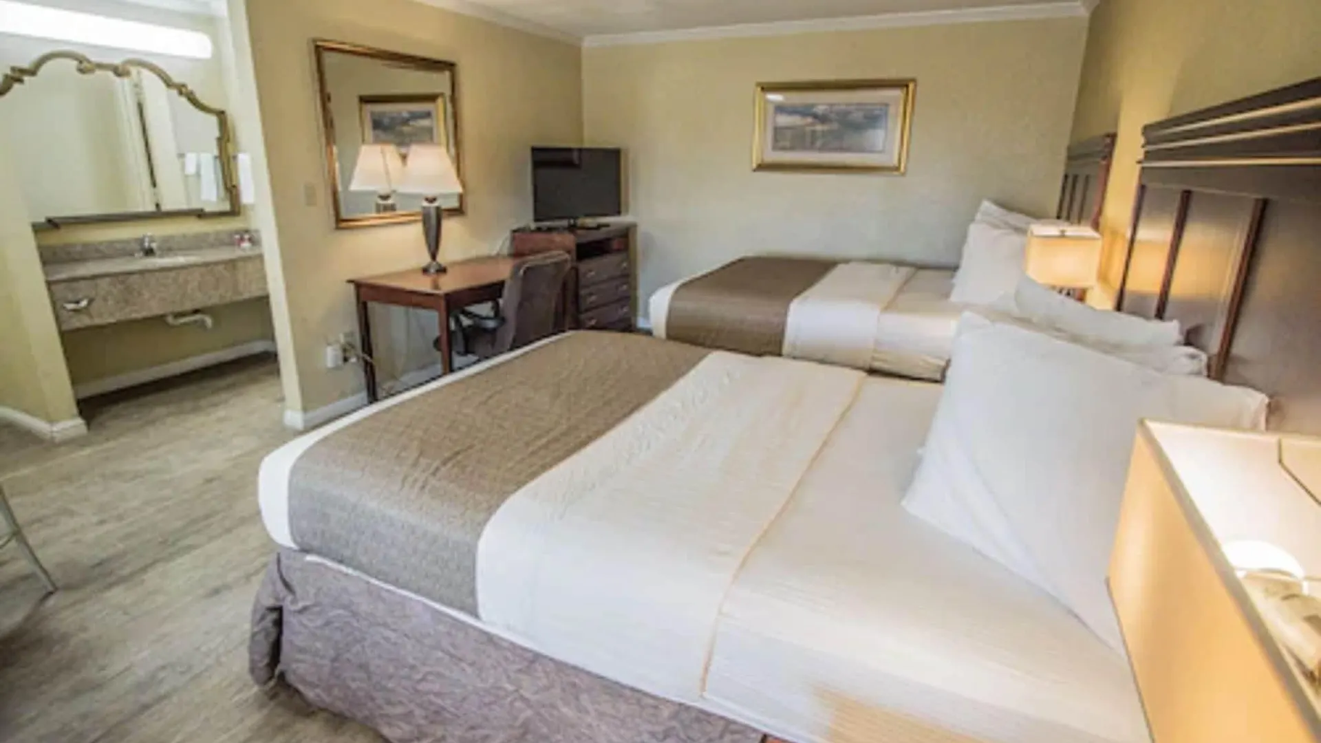 Days Inn By Wyndham Destin 2*,