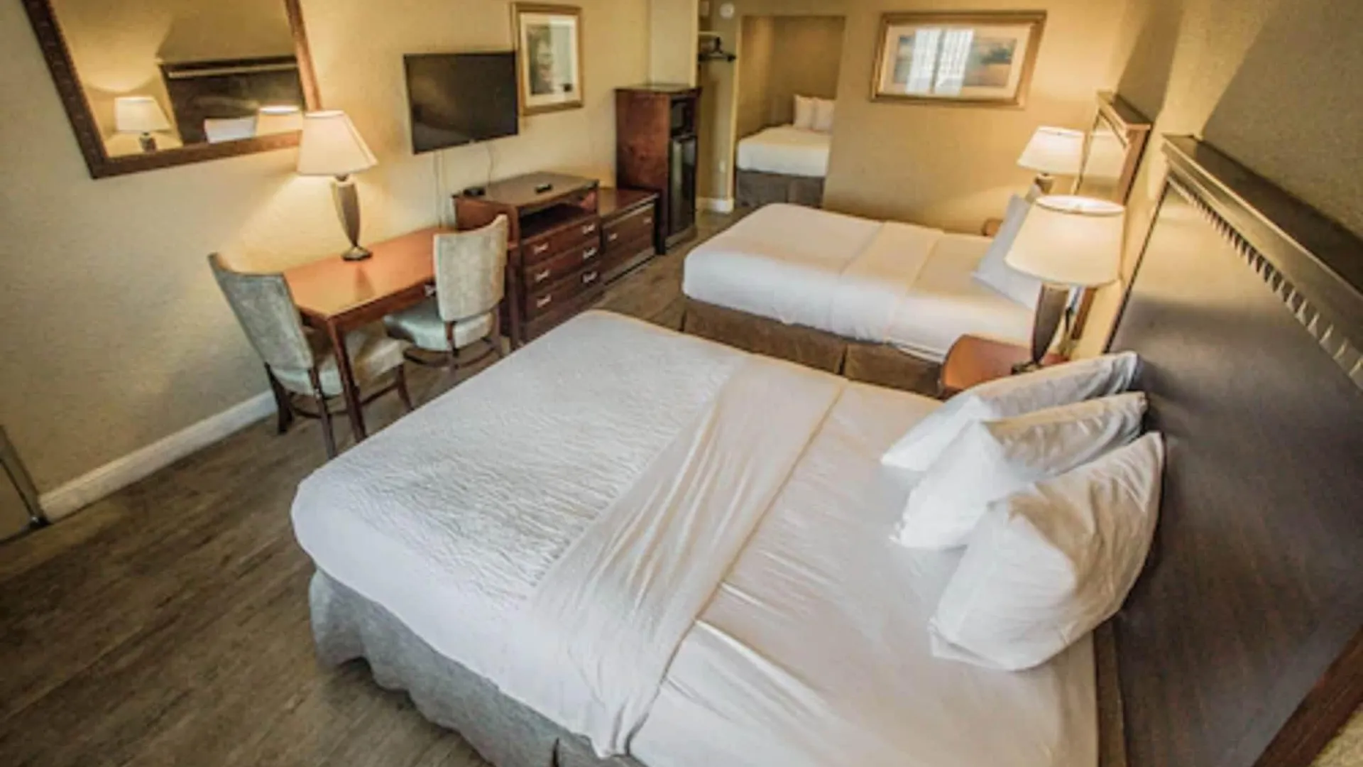 Days Inn By Wyndham Destin Motel