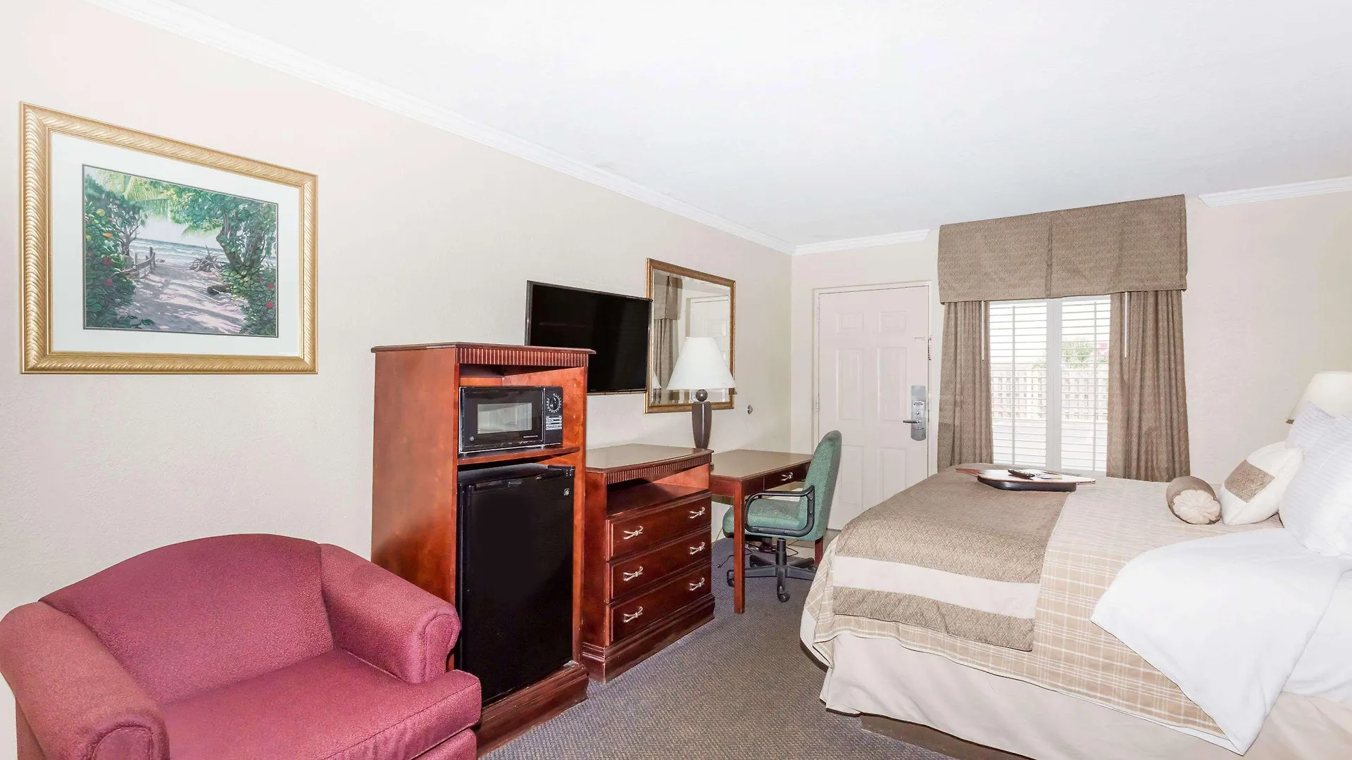 Days Inn By Wyndham Destin Motel