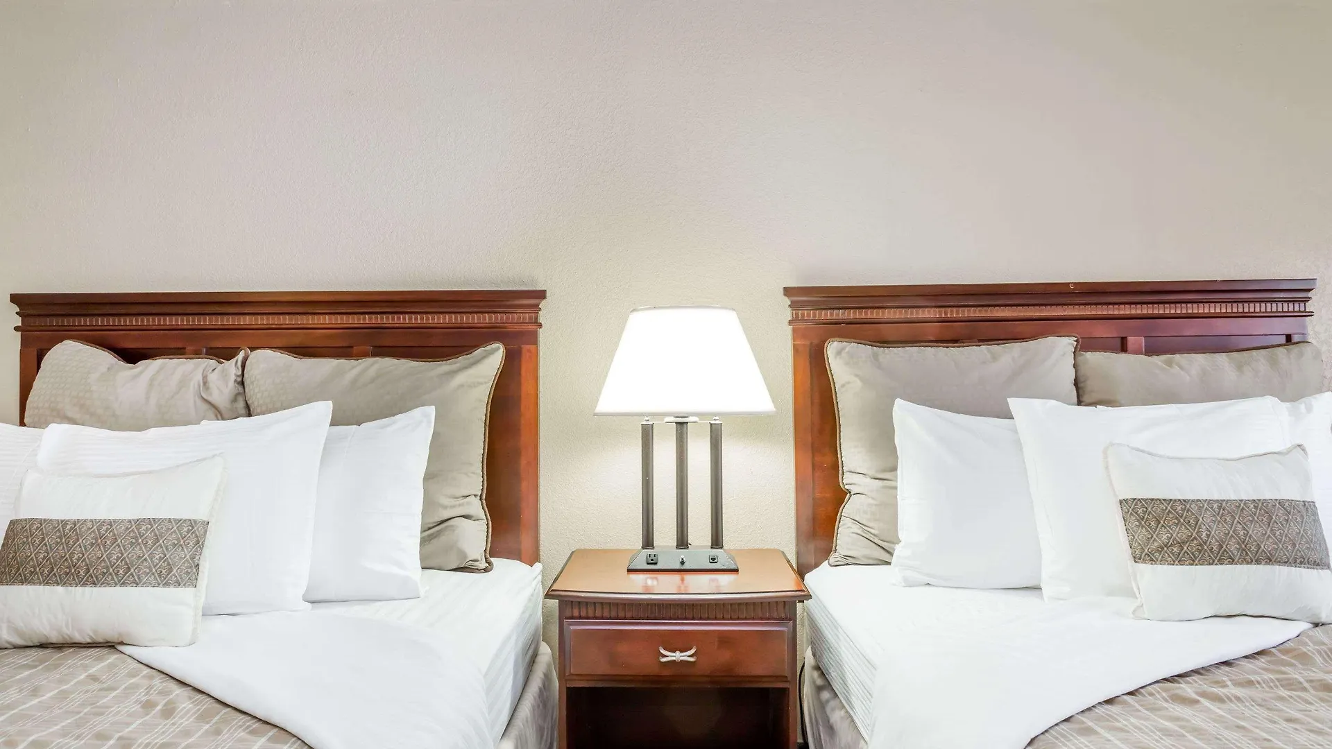 Days Inn By Wyndham Destin 2*,