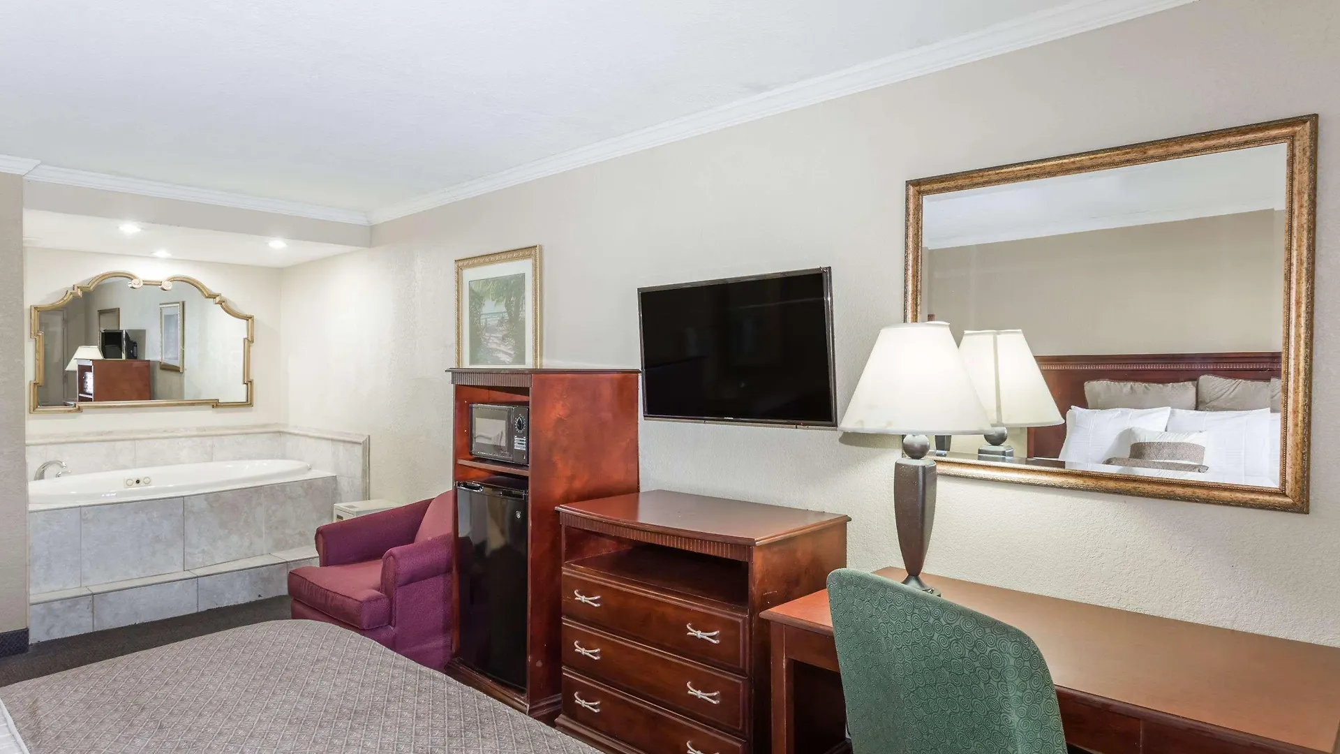 Days Inn By Wyndham Destin Motel